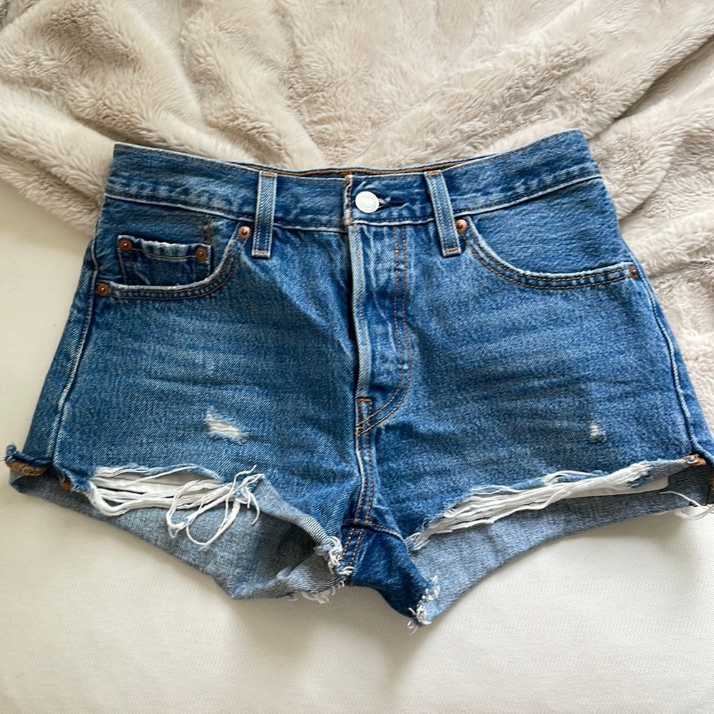 Levi Denim Shorts Size 25